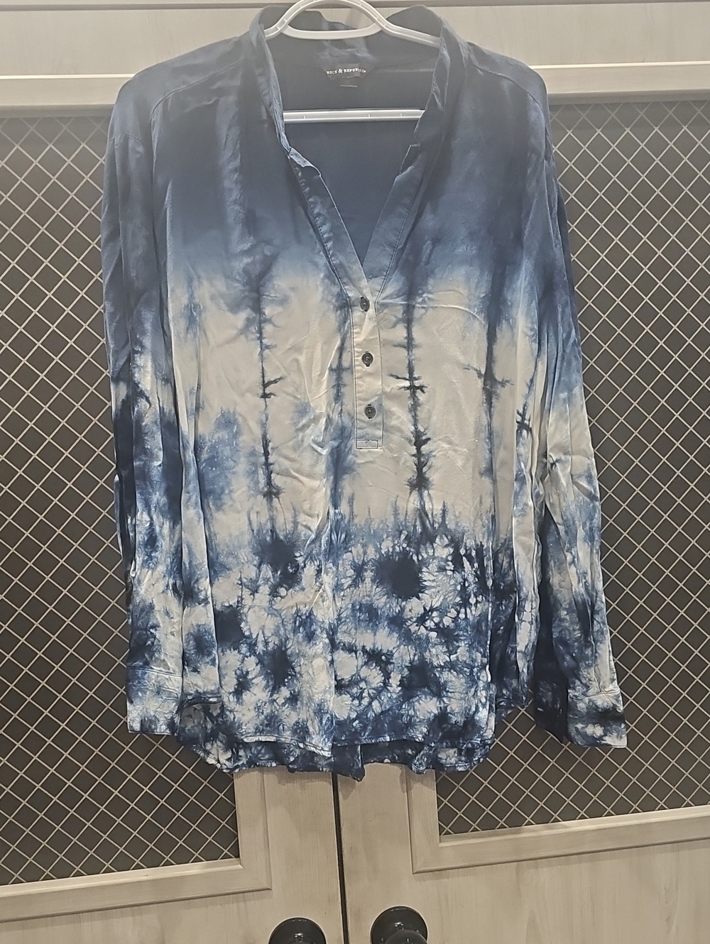 Rock & Republic Blue and White Tie-Dye Button Down Shirt